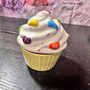 Jelly Belly ceramic cupcake-shaped covered candy or trinket dish